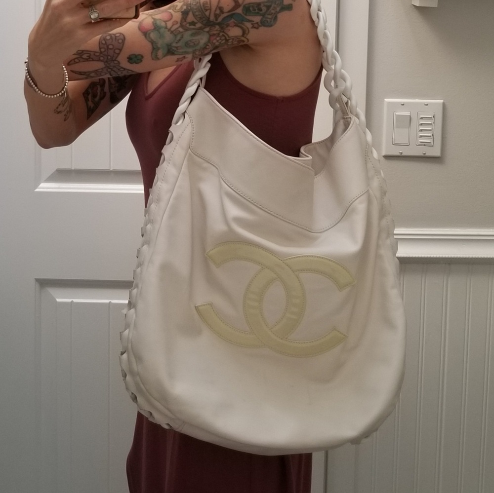 AUTHENTIC CHANEL LAMBSKIN LEATHER HOBO CHAIN bag